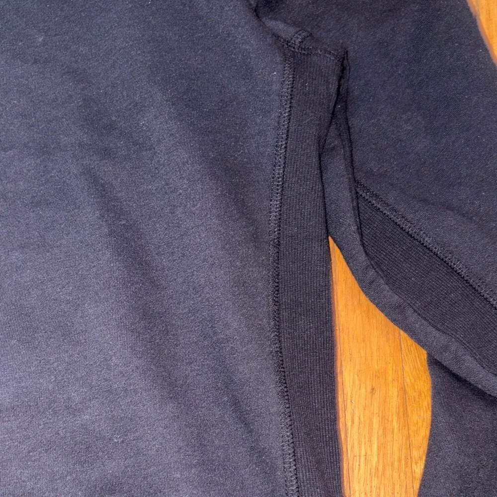 G.H. Bass & Co. Men's Classic Black Crewneck Sweater/Sweatshirt - Picture 3 of 4